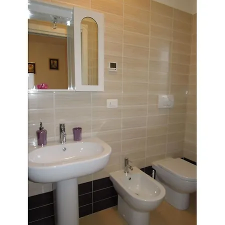 아파트 Modern One Bedroom With Solarium 비비오네